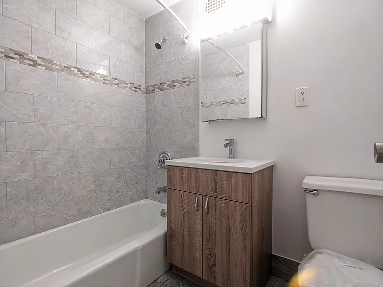 22 Jones St #2F — Photo 3