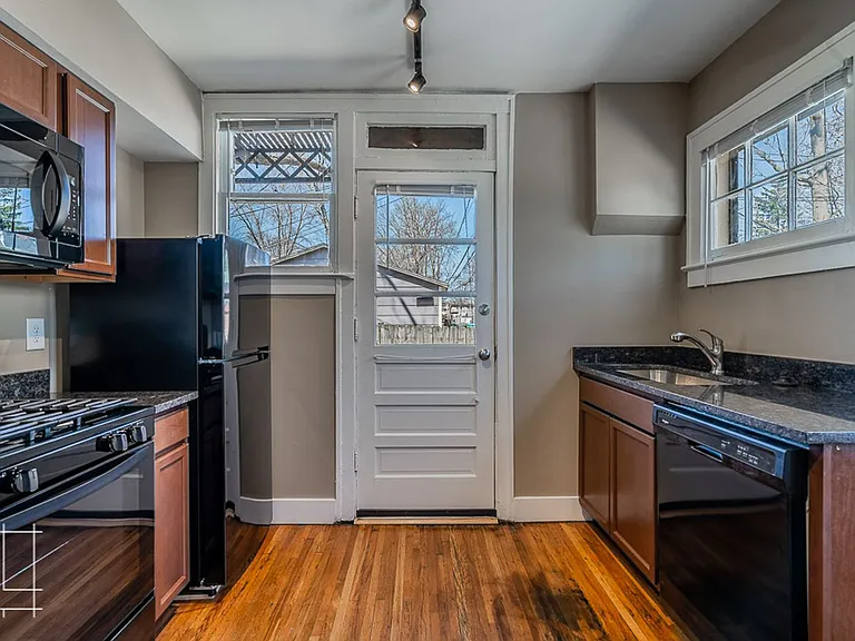 384 E. Maynard Ave — Photo 17