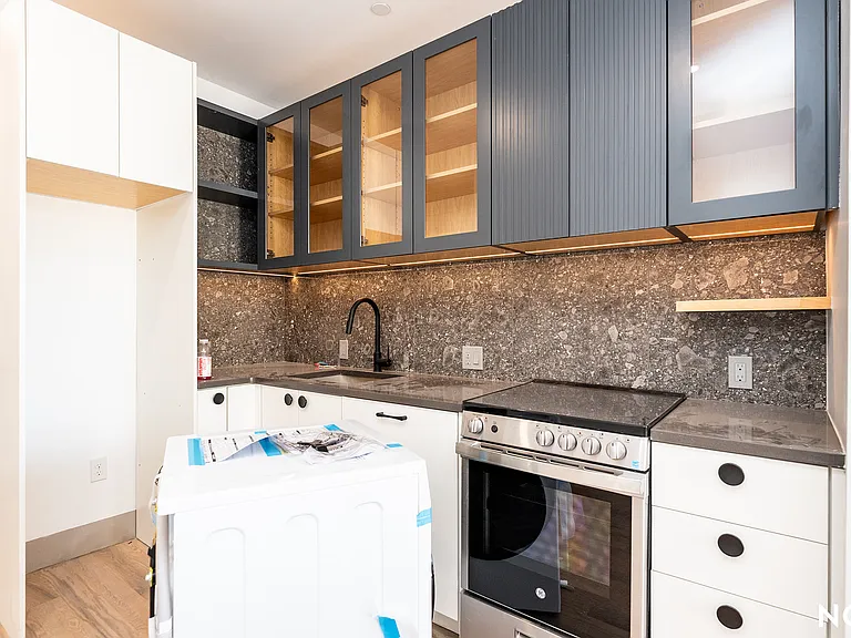 228 N 7th St #404 — Photo 3