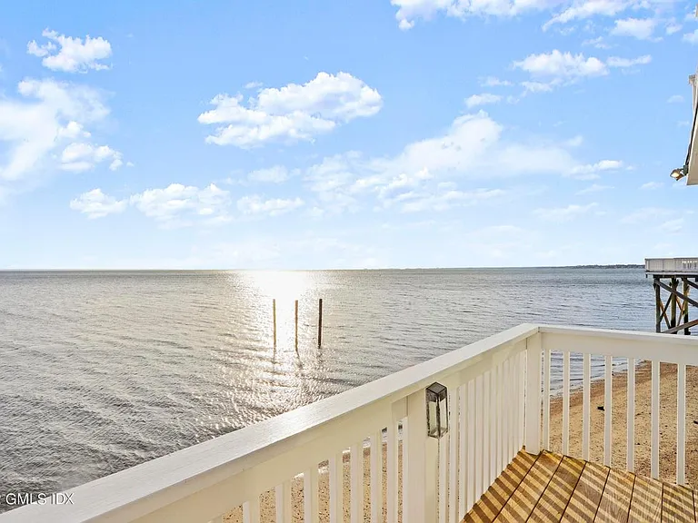 2149 Fairfield Beach Rd — Photo 2