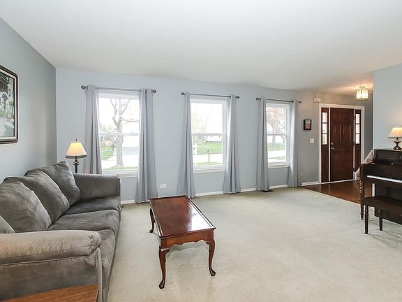 3rd image of 1435 Whitehorse Ln