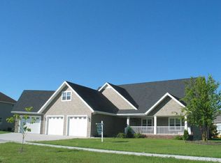 14 Rivers Edge Dr, Grand Forks, ND 58201