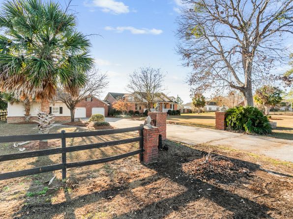747 Gardensgate Rd, Eutawville, SC 29048