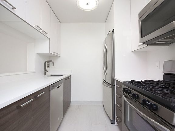 4th image of 240 E 86th St APT 21E