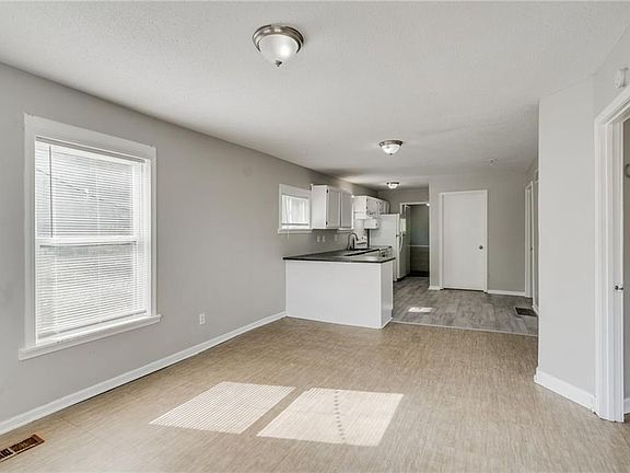 5th image of 4132 Spruce Ave