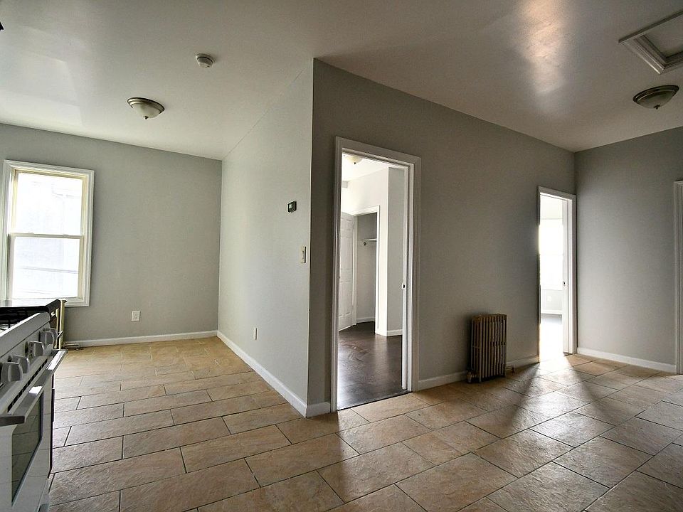 1st image of 114 Beech St