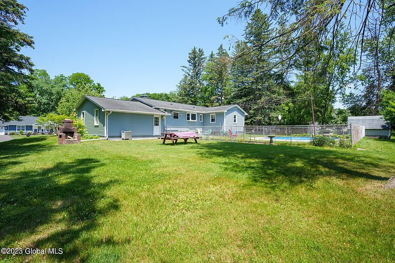 3rd image of 31 Meadow Drive