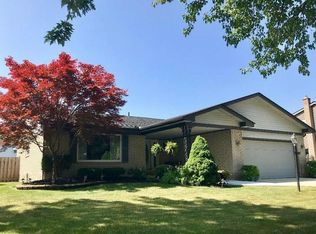 22051 Bellwood St, Woodhaven, MI 48183