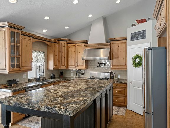 2nd image of 1079 W Shields Ln