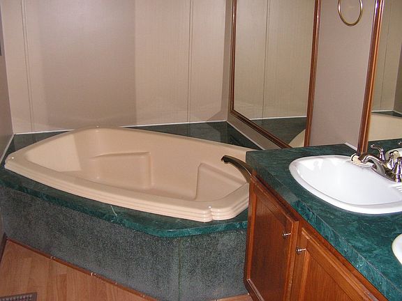 4th image of 525 New Haven Dr