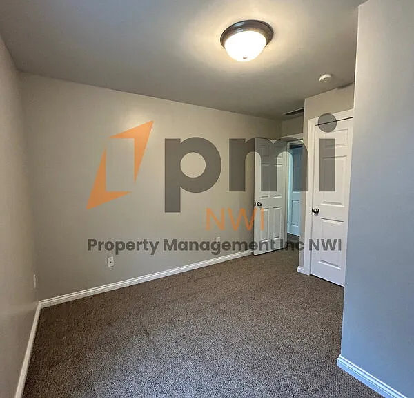 4000 Silhavy Rd — Photo 18