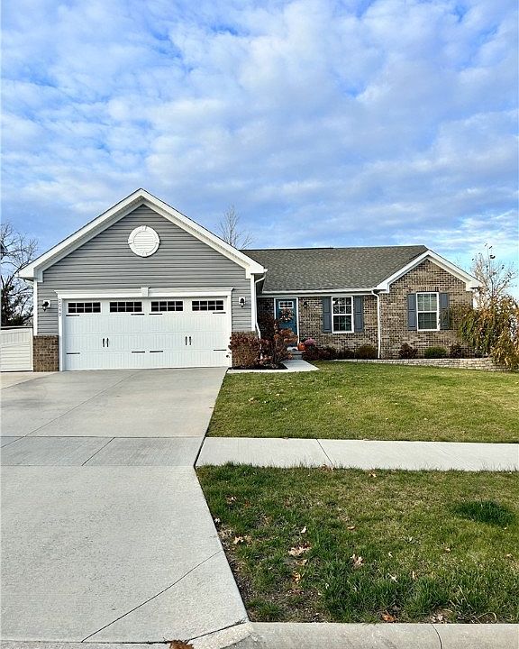 1st image of 2049 W Woodland Dr