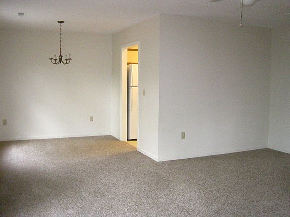 5th image of 204 Laurel Circle Dr #D