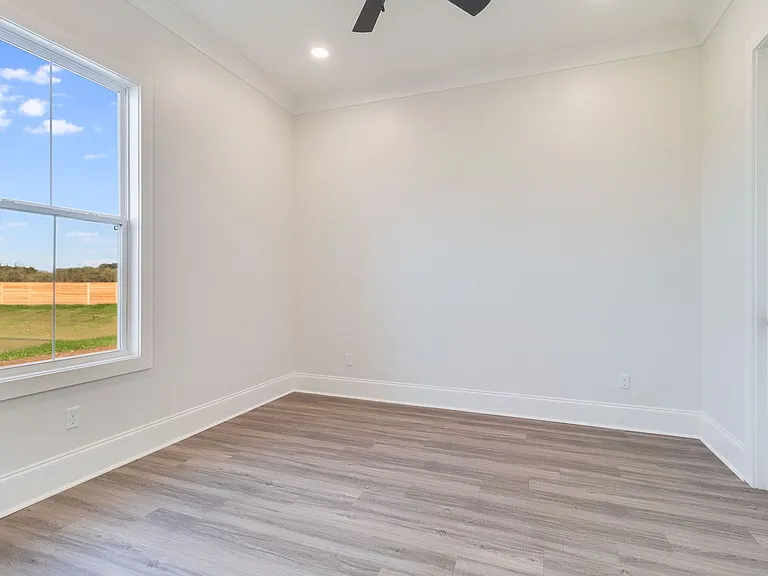 102 Perth Pl — Photo 14