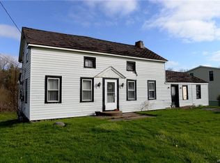 9765 Ridge Rd, Middleport, NY 14105