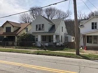 2nd image of 1012 W 1st St