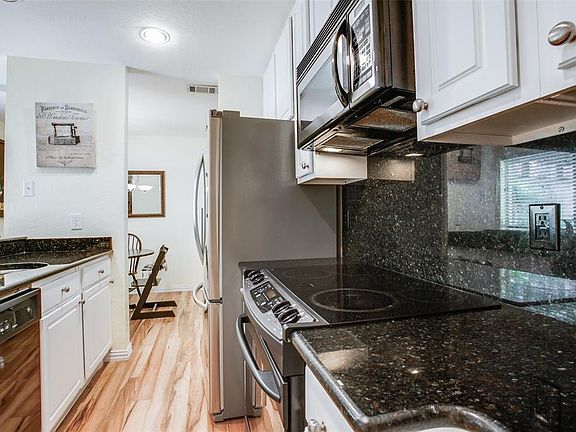 4th image of 3949 Buena Vista St Unit B