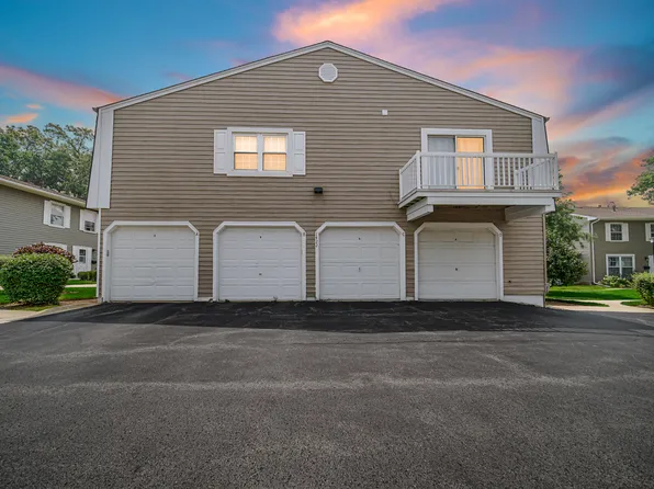 1422 Woodcutter Ln Unit D, Wheaton, IL 60189
