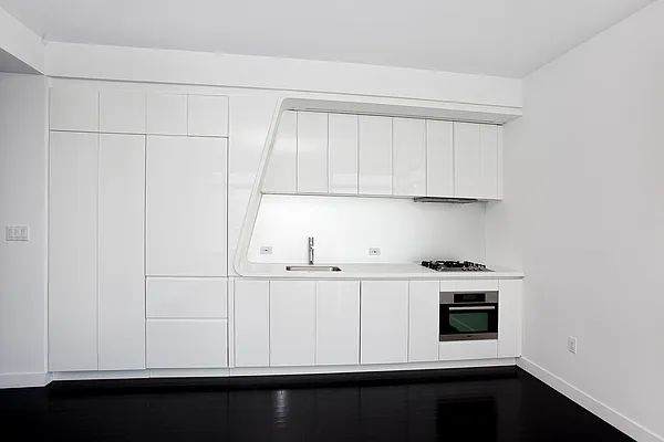 Sold by Nest Seekers International | media 8