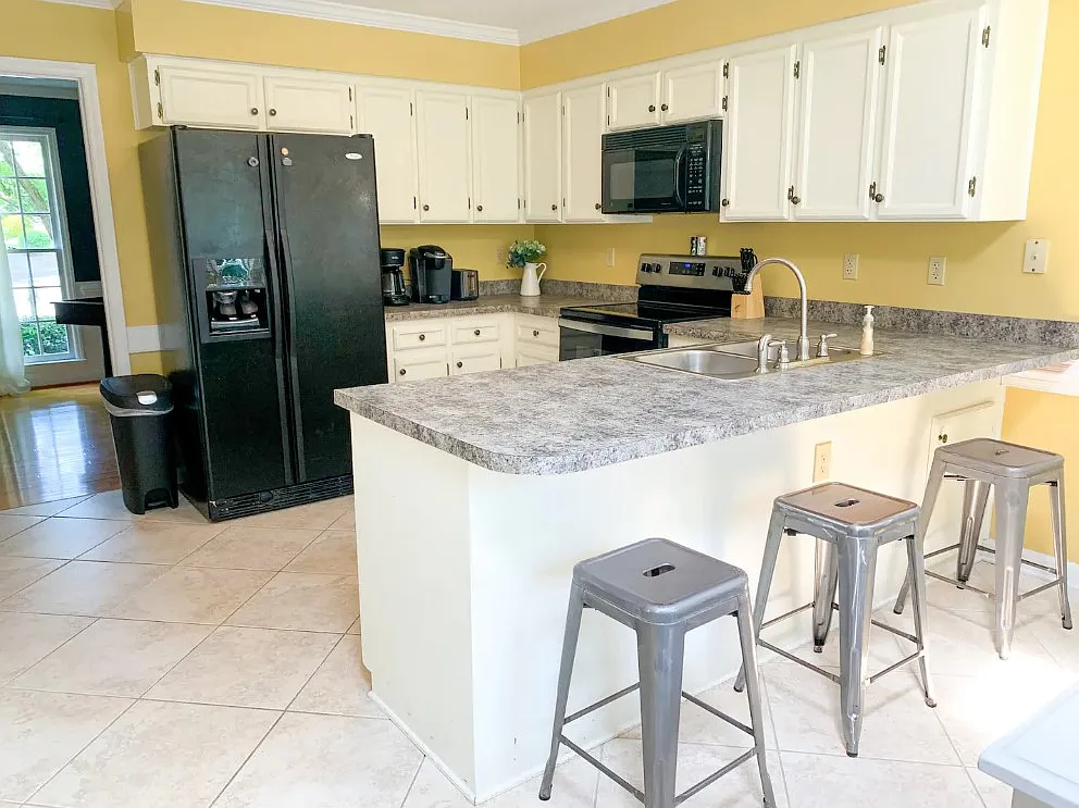 3 bed, 2.5 bath, 1600 sqft, $2,400 — Photo 2