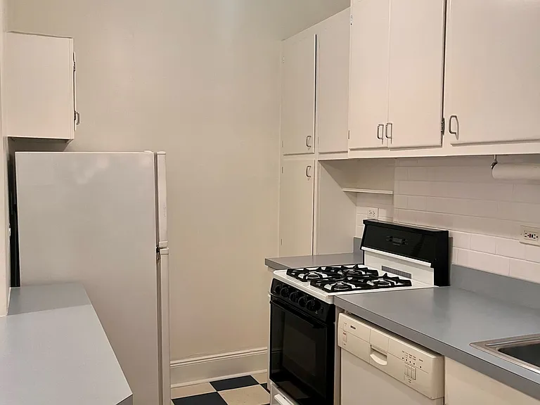 243 E 71st St #4 — Photo 5