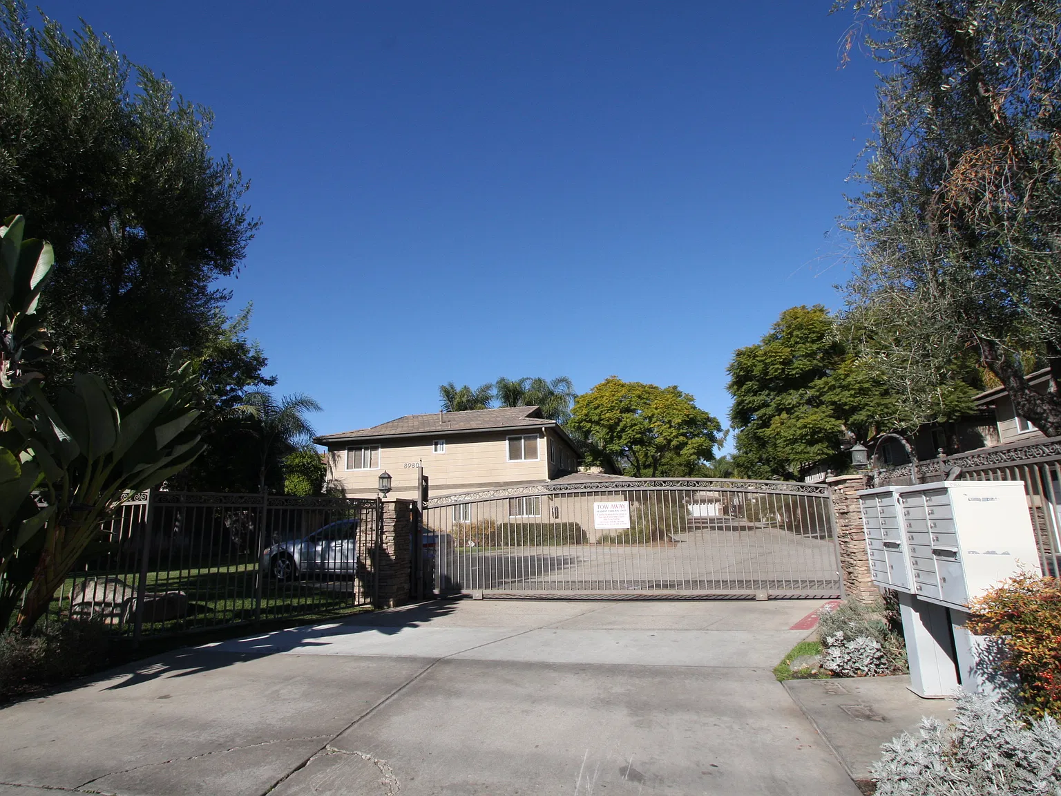 3 bed, 2.5 bath, 1182 sqft, $2,995 — Photo 2