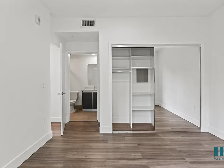1339 N Formosa Ave #A304 — Photo 8
