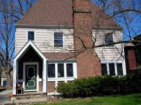 18513 Winslow Rd, Beachwood, OH