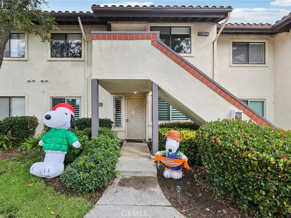 944 Lupine Hills Dr, Vista, CA 92081