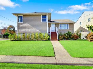 622 S Main St, Freeport, NY 11520