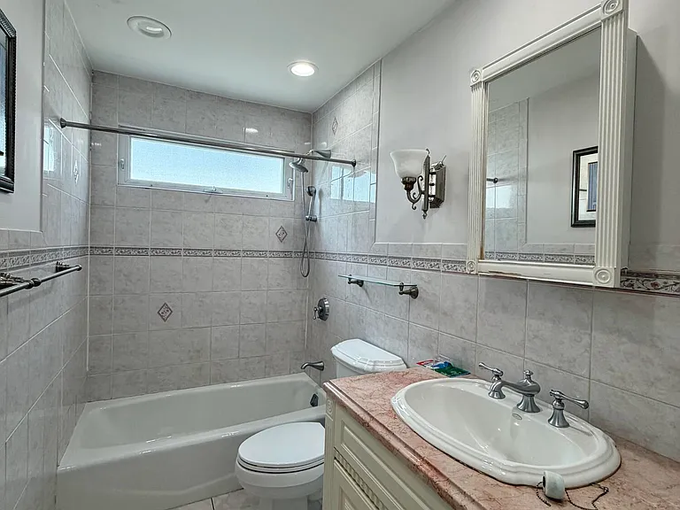 12 Elwood Ave — Photo 4