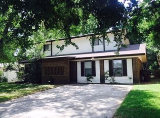 902 Monte Vista Dr, Lockhart, TX 78644