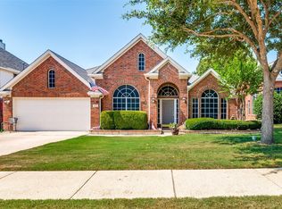 420 Laura Ln, Grand Prairie, TX 75052