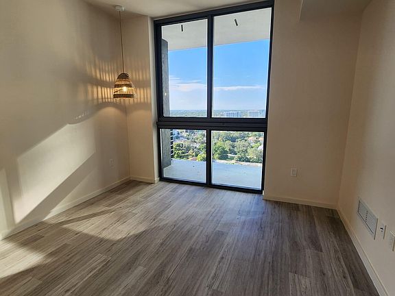 5th image of 421 NE 35th St #B1
