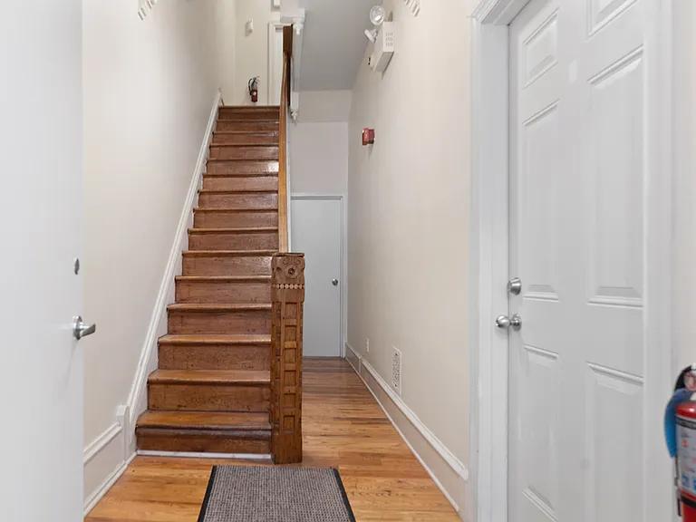 637 N 32nd St #1 — Photo 15
