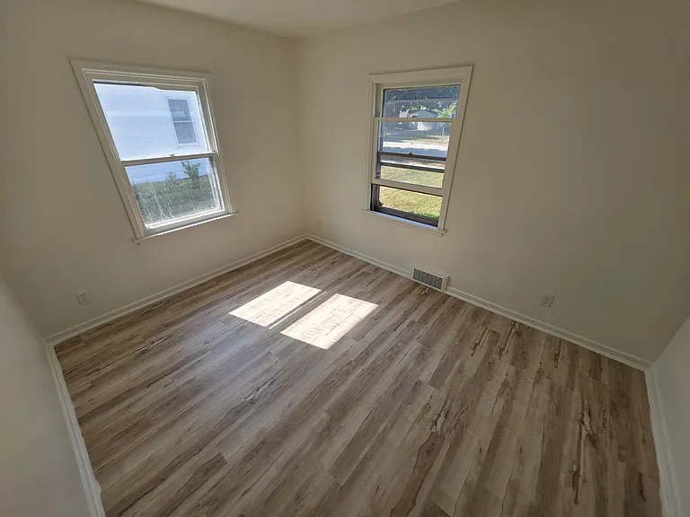 2221 Mayflower Ave — Photo 14