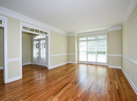 4th image of 1423 Tysons Cor