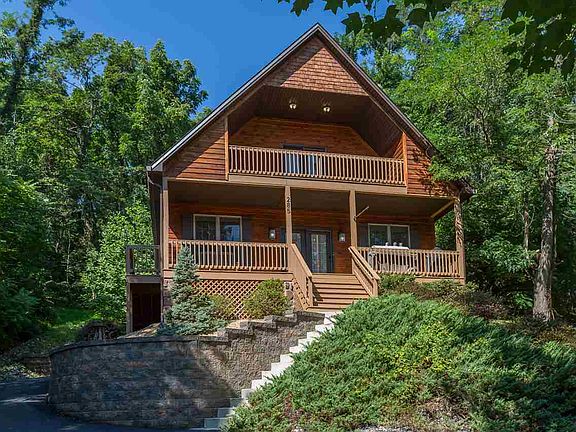 3rd image of 285 Magnolia Ct