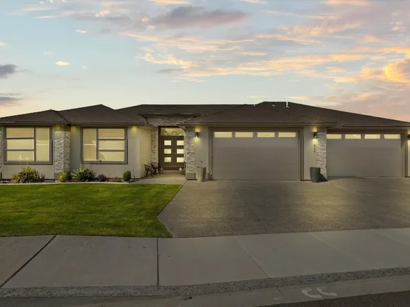 517 Thebes St, West Richland, WA 99353