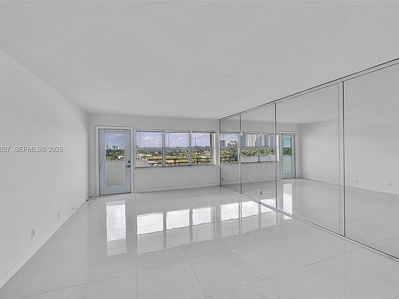 4th image of 401 Golden Isles Dr APT 712