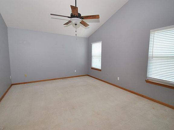 5th image of 977 Chadwick Ln