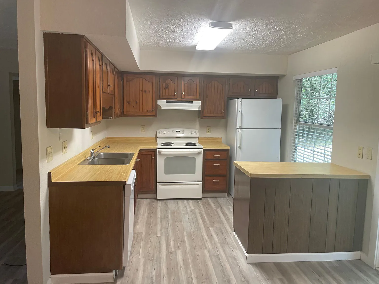 2 bed, 1200 sqft, $1,595 — Photo 1