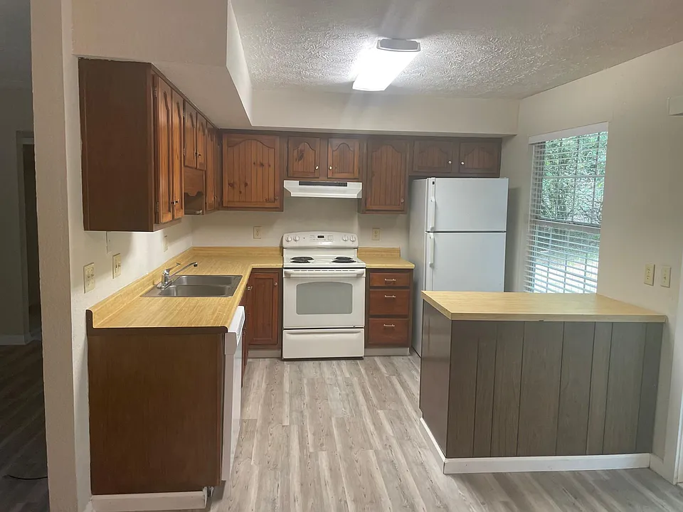9009 Fox Lonas Rd