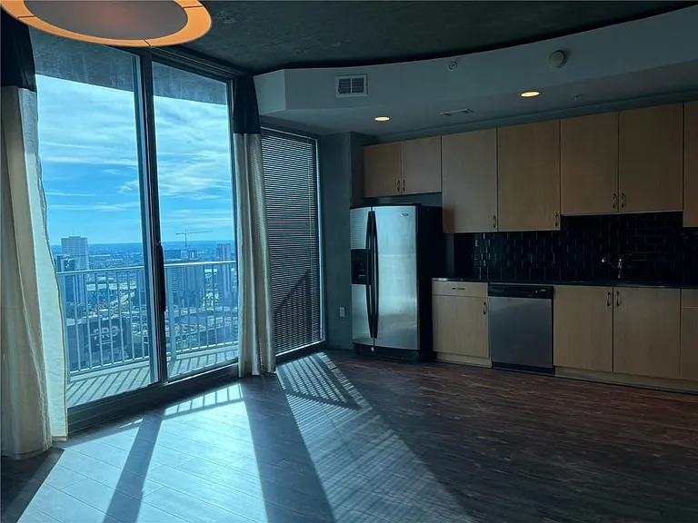 400 W Peachtree St NW #3707 — Photo 18