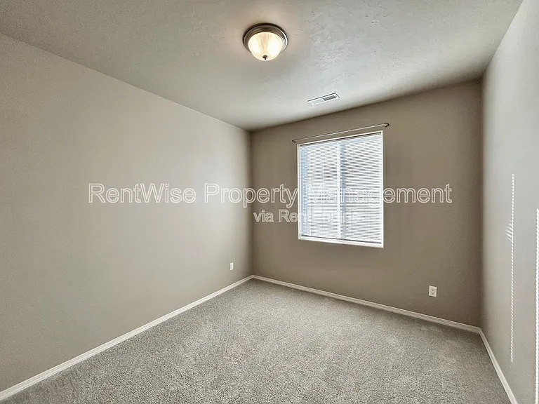 1309 S Jupiter Ave — Photo 15