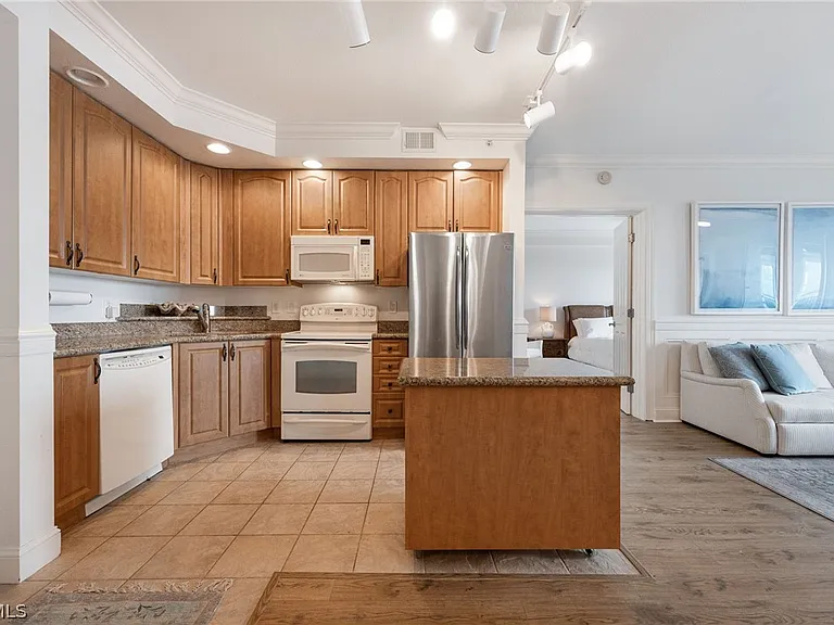 2825 Palm Beach Blvd #618 — Photo 6