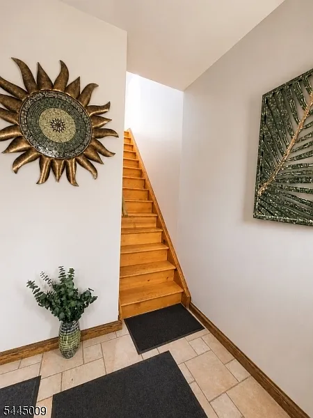 3 bed, 1.0 bath, $2,400 — Photo 2