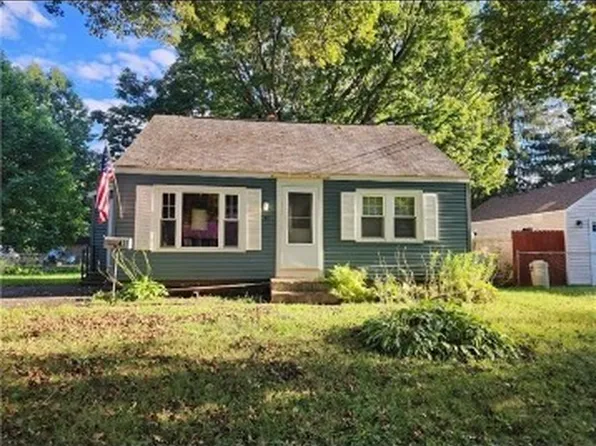 47 Pine Ridge Cir, North Syracuse, NY 13212