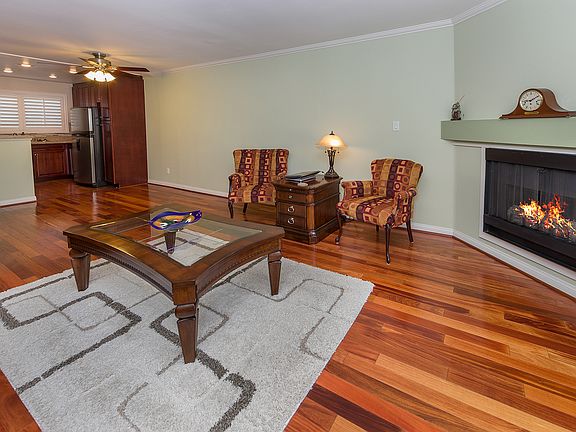 2nd image of 5530 Owensmouth Ave APT 231