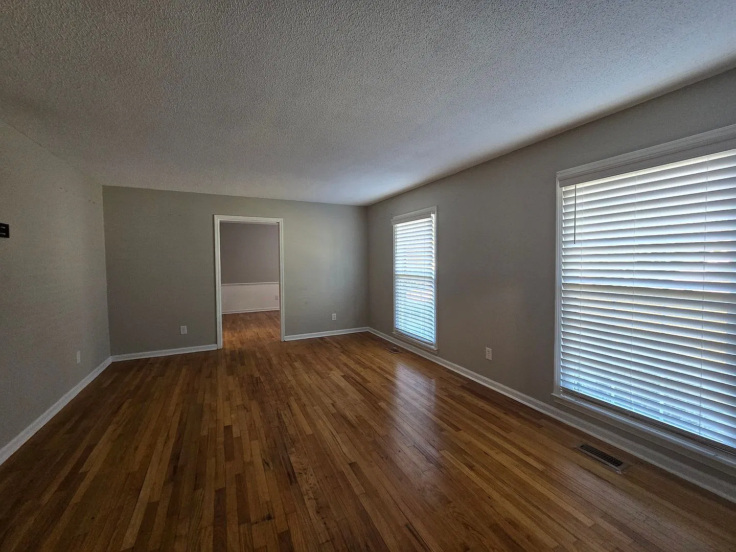 622 Bedford ~ Summerhill — Photo 2